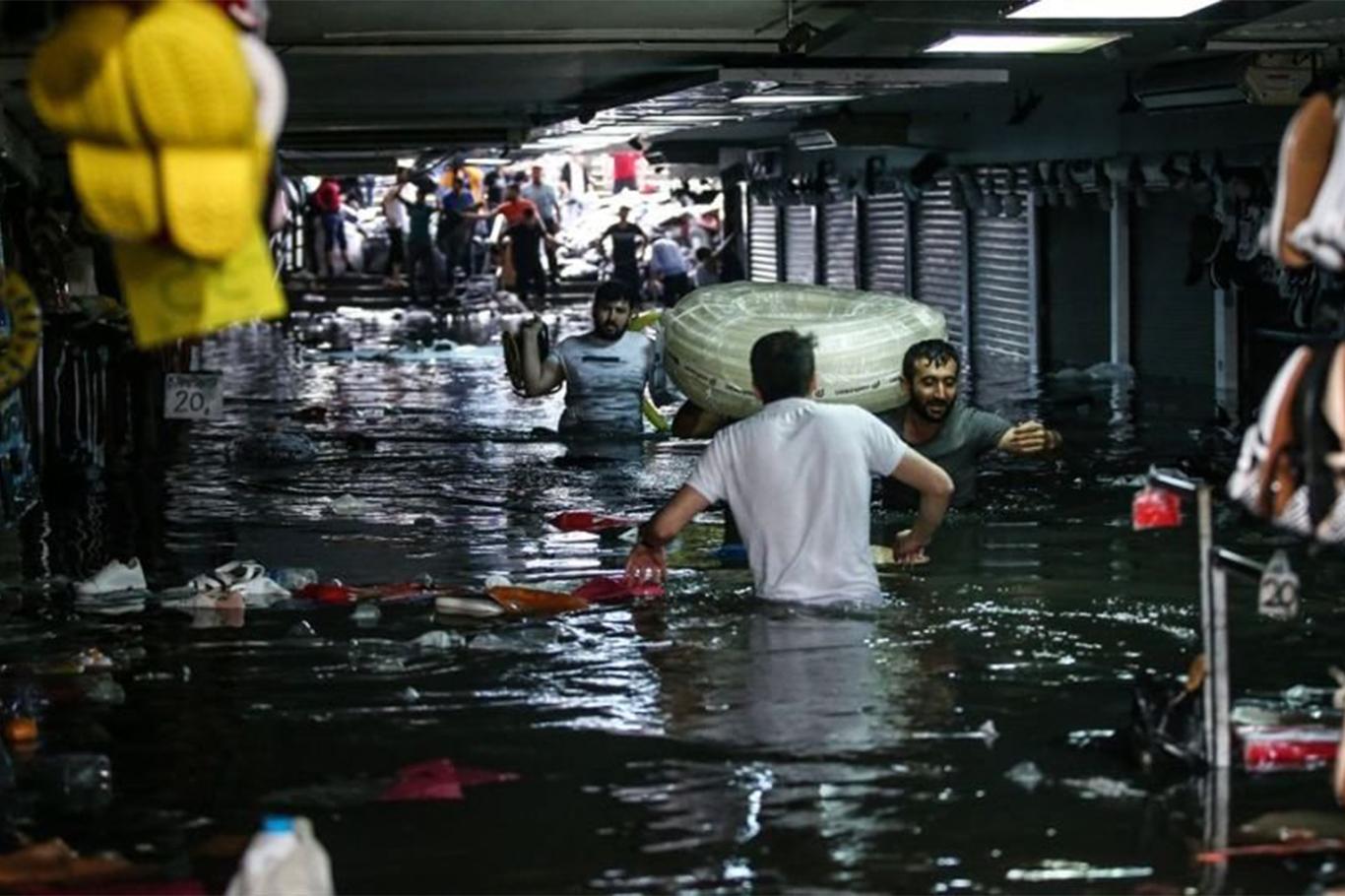 İstanbul Valiliği: Metrekareye 114 kilo yağış